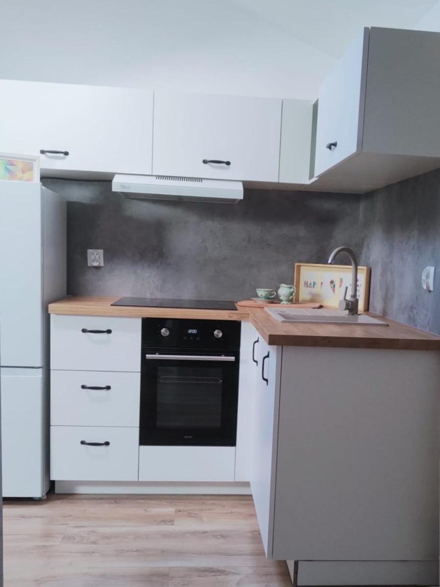 Osiedlove Poddasze Jędrzejów Exterior foto