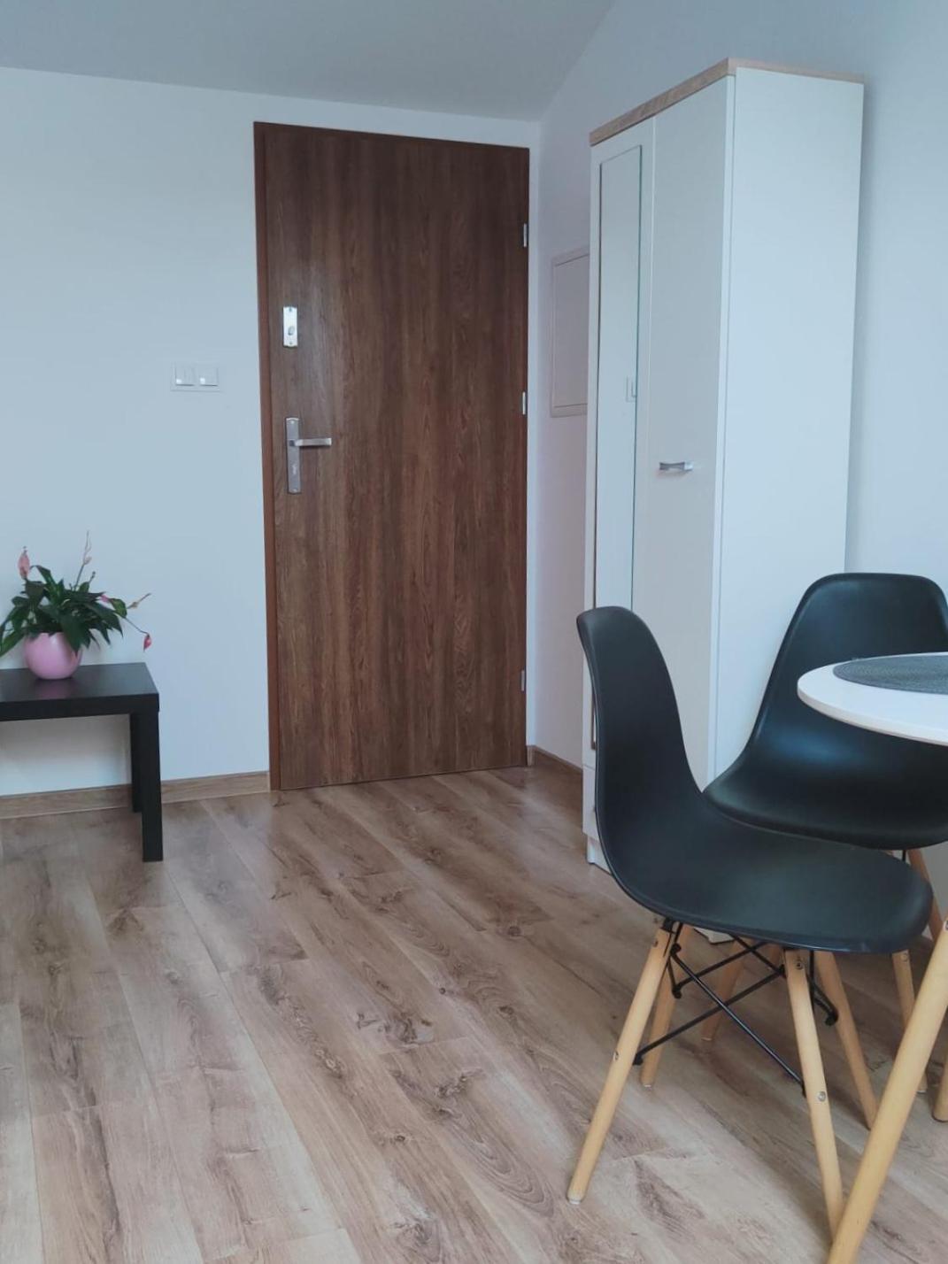 Osiedlove Poddasze Jędrzejów Exterior foto